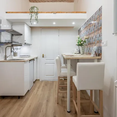 Excellent Location, Cozy *