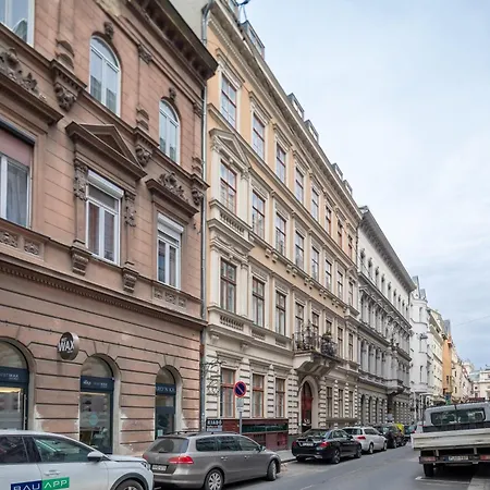 Excellent Location, Cozy Appartement *