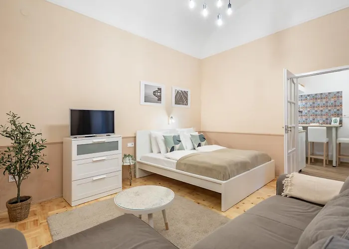 Excellent Location, Cozy Apartmán *