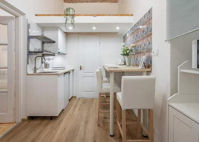 Excellent Location, Cozy *
