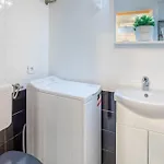 Excellent Location, Cozy Апартаменты *