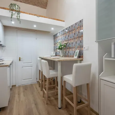Excellent Location, Cozy بودابست